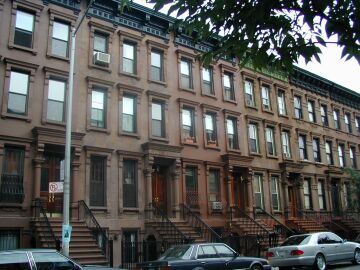 photo  of brownstones along 131st street